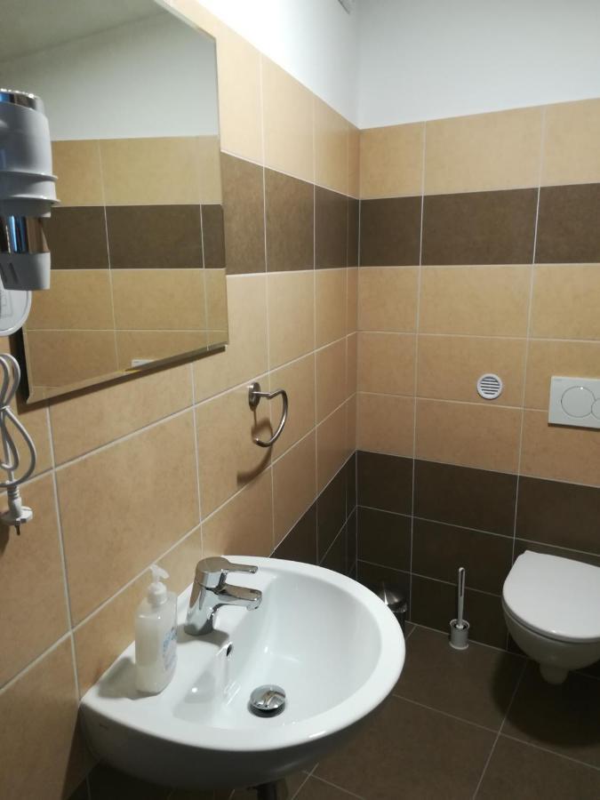 Penzion Sapara Velké Bílovice Extérieur photo